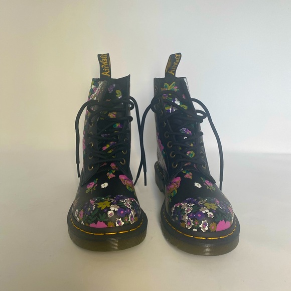 Women’s Dr. Martens Combat Boots, US size 6, (NWT) - Picture 2 of 6